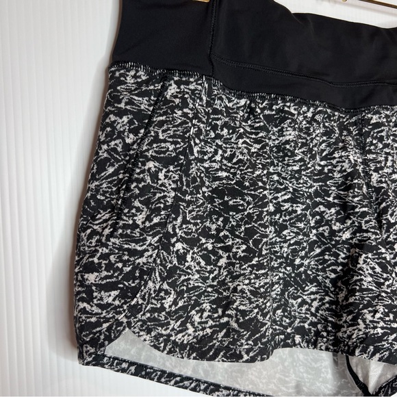 LULULEMON Run Times Short in Iced Wave. Size 6 - Picture 11 of 15